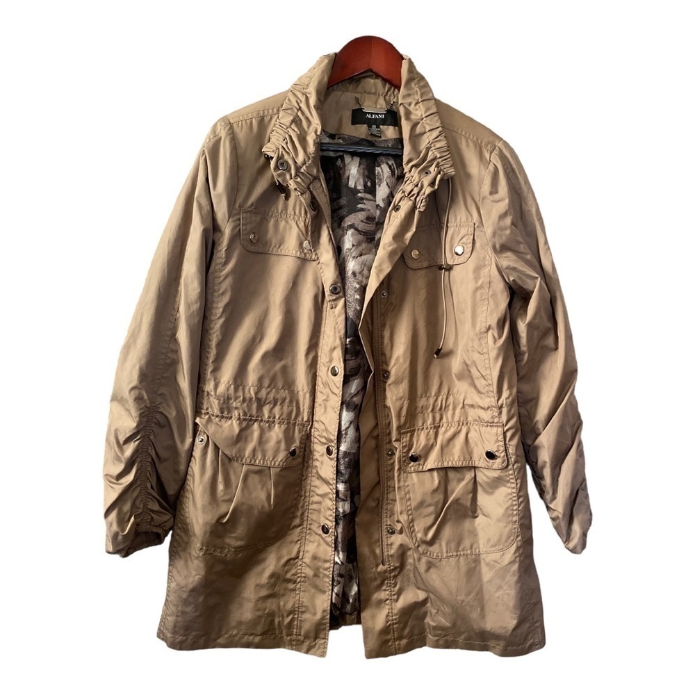 Women’s Alfaro light  tan Color windbreaker coat Size XS